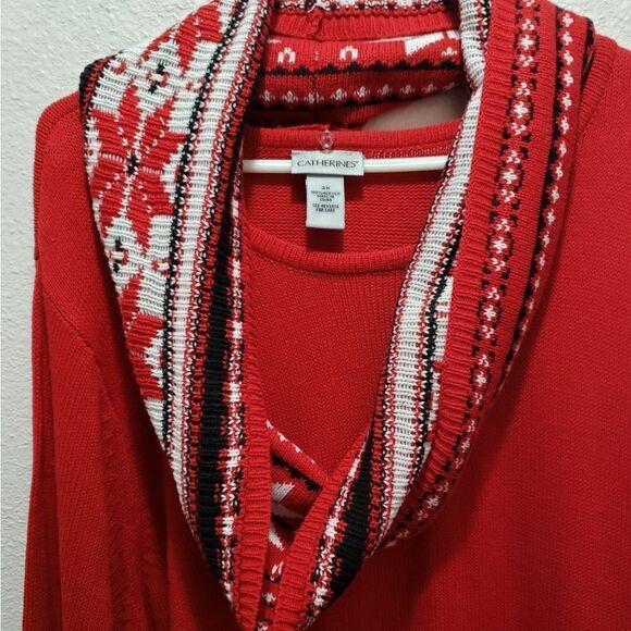 Catherine's red sweater 2x - Picture 2 of 6